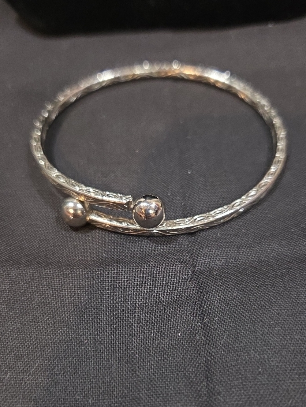 SILVER-TONE BANGLE BRACELET